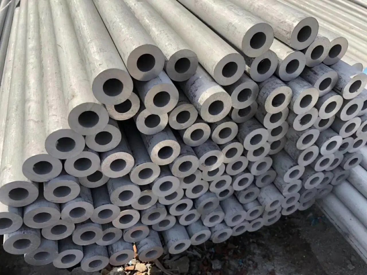 SA789-dan-ASME-SA790-Duplex-Stainless-Steel-Pipe-1280x960.jpg